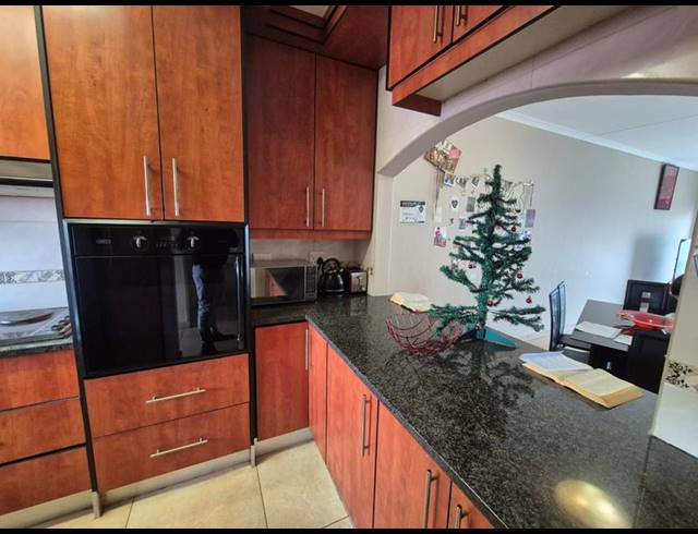 3 BEDROOM TOWNHOUSE FOR SALE IN BRACKENDOWNS